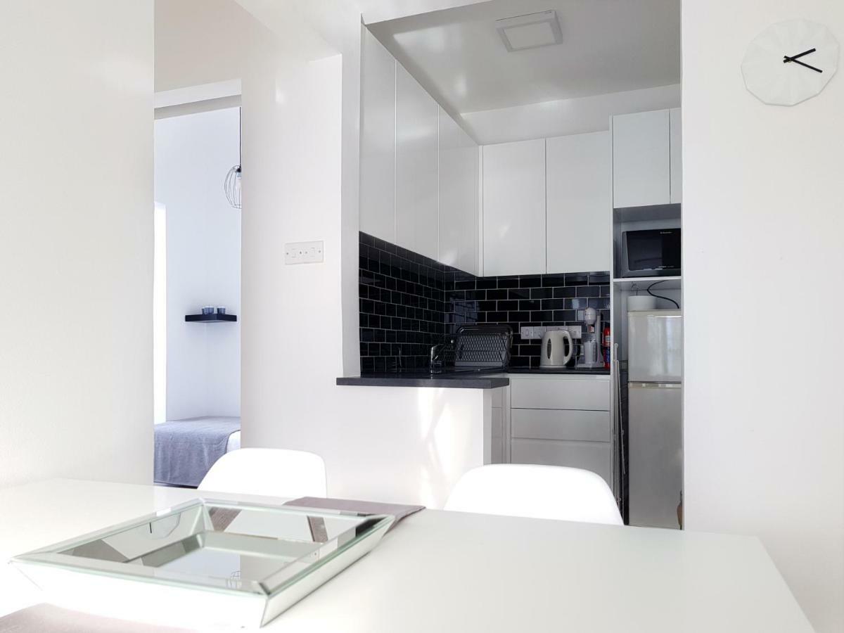 City Pearl - Modern 2 Bed Sea View Apt In City Centre Limassol Exterior photo
